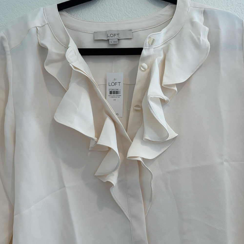 NWT Loft - Cascade Ruffle Blouse - "Whisper White" - Size M - Picture 4 of 6